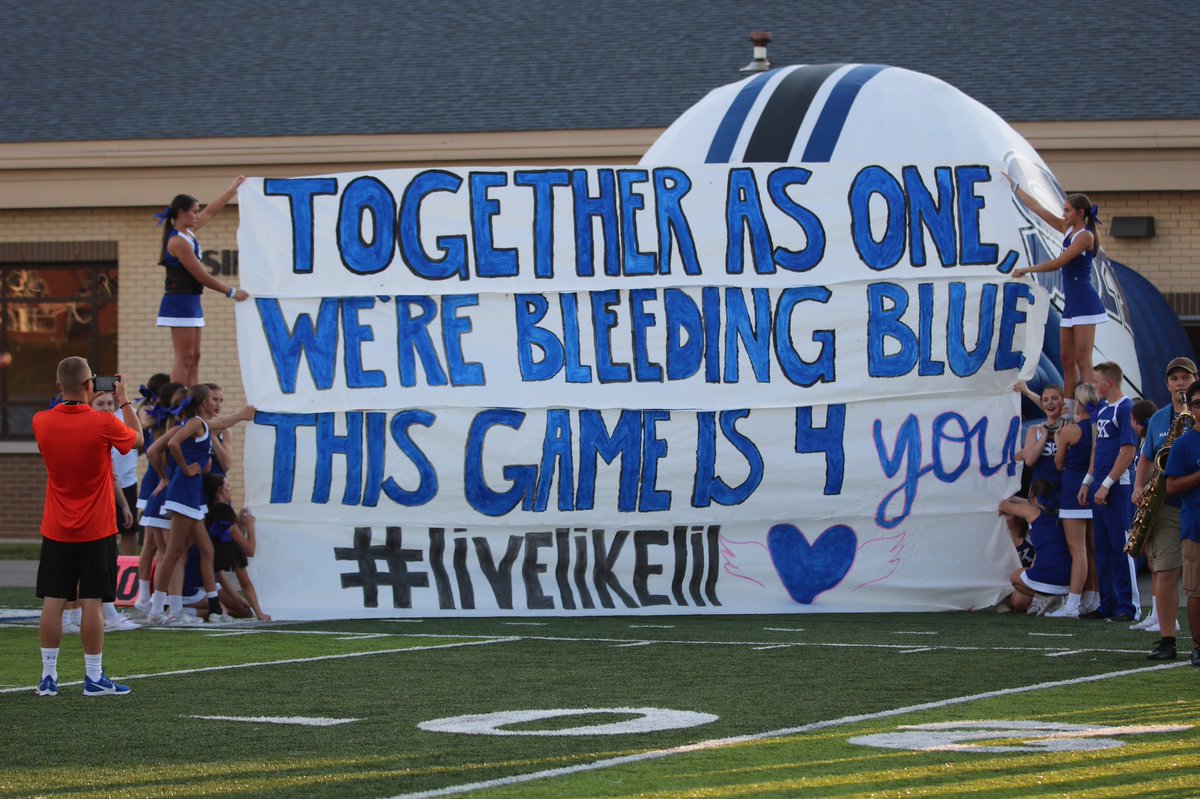 jatara_'s tweet photo. Class. THIS is SPORTSMANSHIP.
At 11 only on @WLWT: It’s rare to see a home team dedicate their game to someone from the away team, but that’s exactly what we watched tonight with @skhs_cheer and @SKHSFootball at their game against @HighlandsFB #LiveLikeLil #FridayNightFootball https://t.co/d79q2IT9aI