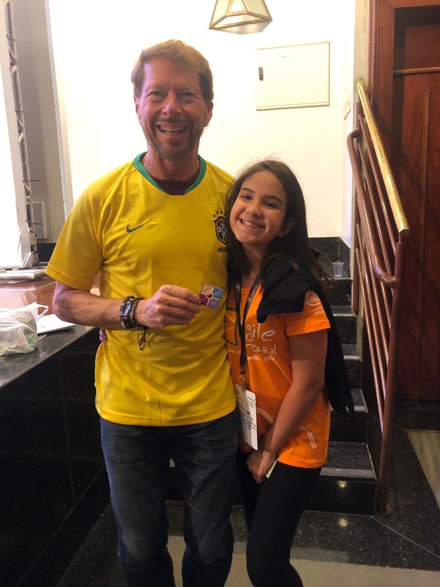 fabyogr's tweet photo. Mais um Agile Brazil incrível junto com o time fantástico da SolutionsIQ Brazil e do lado da minha filha linda @mariaclaragr_ ☺️😃🥰
#AgileBR #AgileBrazil #SIQBR #SolutionsIQ https://t.co/rWsHEMbQ6Q