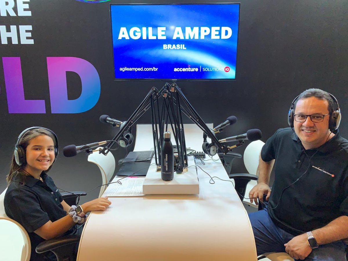 fabyogr's tweet photo. Mais um Agile Brazil incrível junto com o time fantástico da SolutionsIQ Brazil e do lado da minha filha linda @mariaclaragr_ ☺️😃🥰
#AgileBR #AgileBrazil #SIQBR #SolutionsIQ https://t.co/rWsHEMbQ6Q