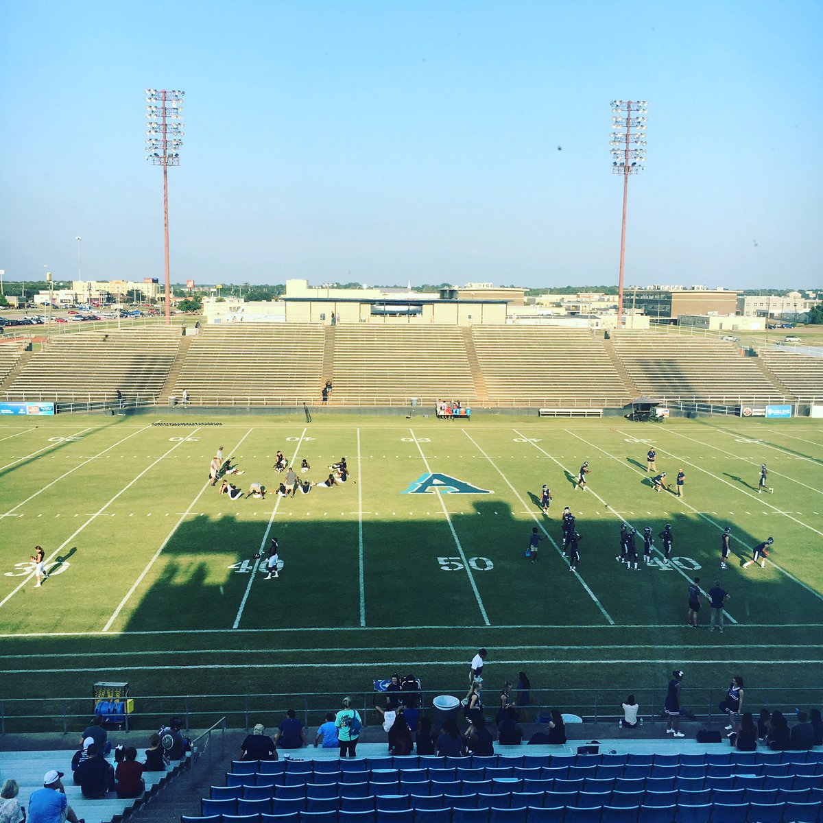 StoolMintzy's tweet photo. Union Vs @airlineathletic #FriNightLights https://t.co/MdspCfw2XT