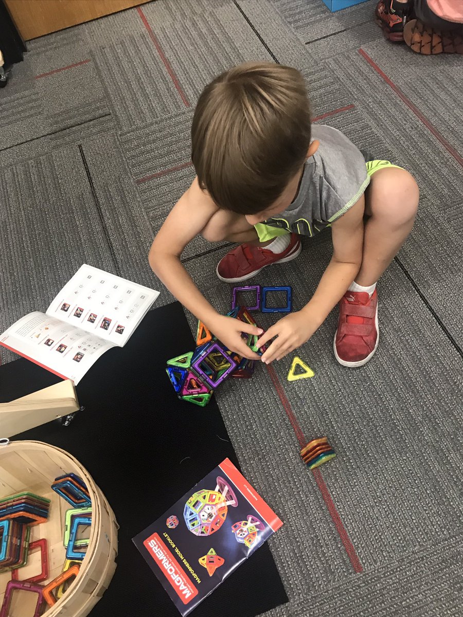 KimMcBee1's tweet photo. The innovation hub was amazing! #creatingisfun #bestkids #teamworkmakesthedreamwork https://t.co/bNRwNzU235