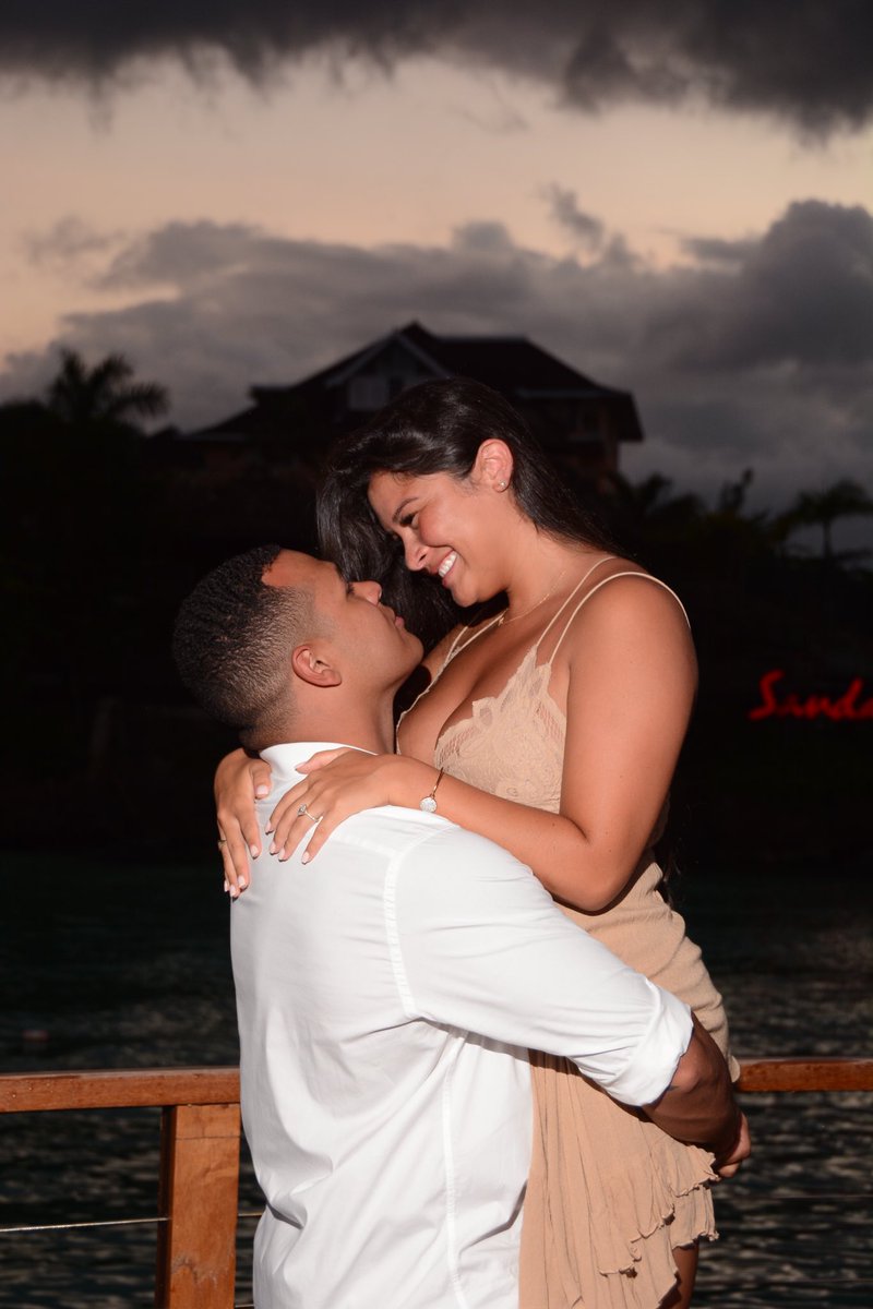 LysLaz's tweet photo. Nearly a decade later, I’m a fiancé ❤️💍 https://t.co/kBW76vqiud