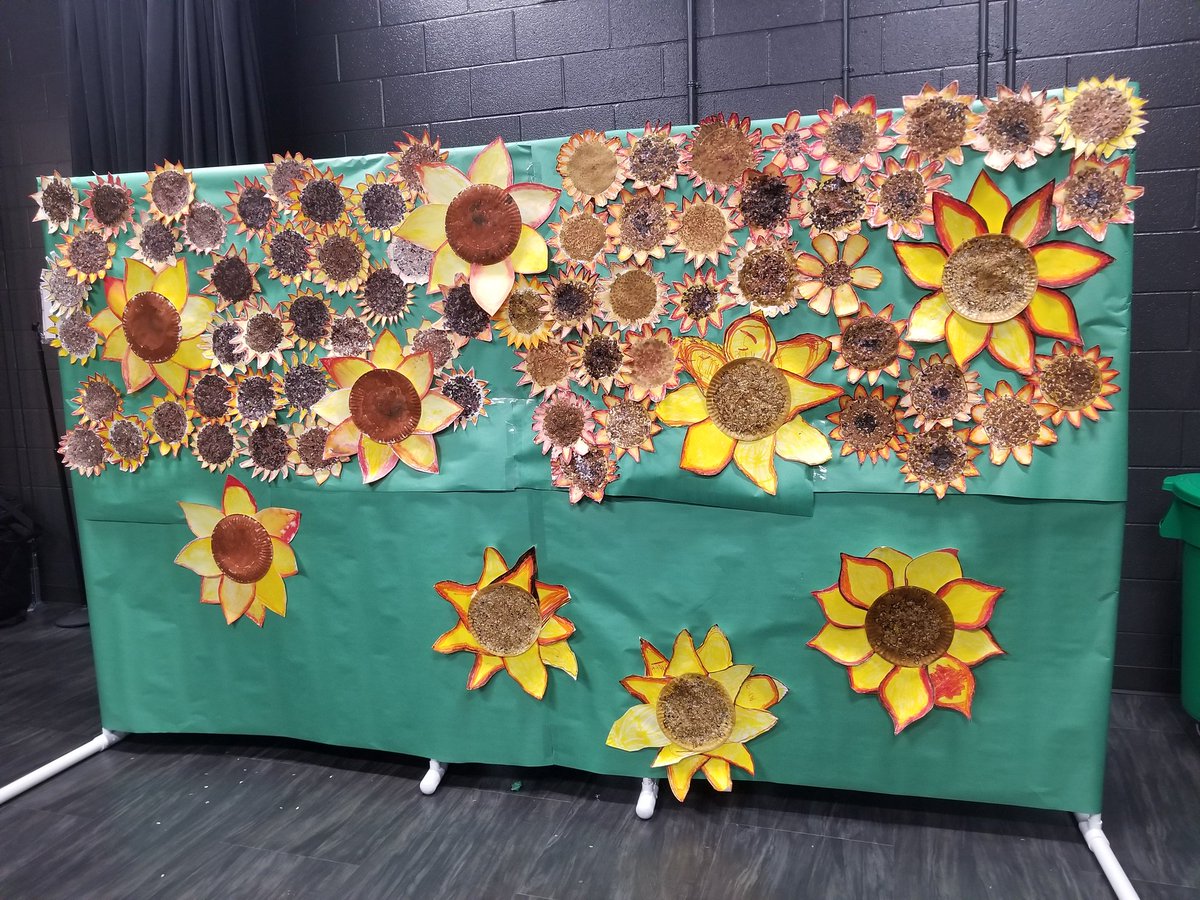 hibakabbani_art's tweet photo. All ready to celebrate the #internationalDayforPeace #Golbowtweets
#Golbowisawsome #beasunflower #spreadpositiveenergy #BeTheChange4Earth #differentisperfect https://t.co/1lVTl62a9R