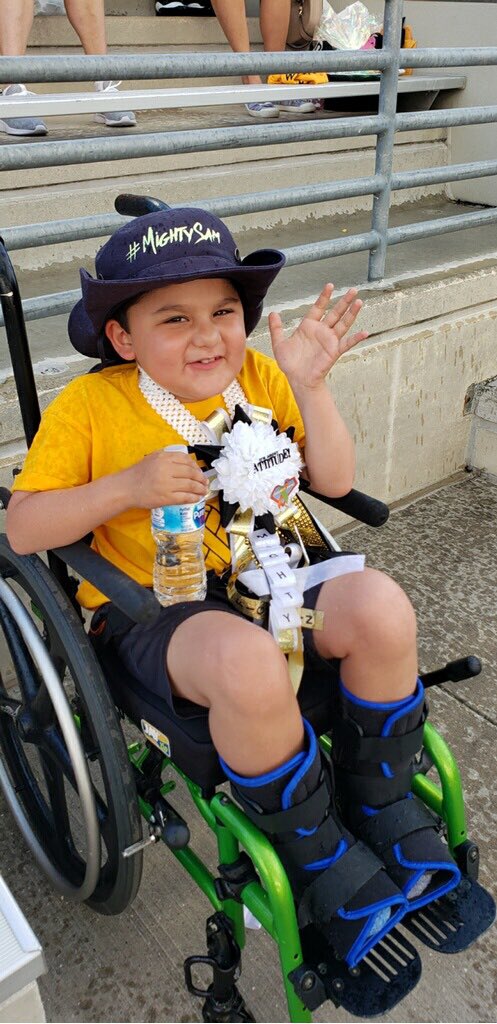 NEdwards_SWE's tweet photo. Mighty Sam is ready to watch some awesome football! Thank you @GOLDFIGHTWIN1 for honoring our amazing kids with cancer tonight! @HumbleISD_SWE @ElizabethFagen #bethelight https://t.co/DNPtwJdawY