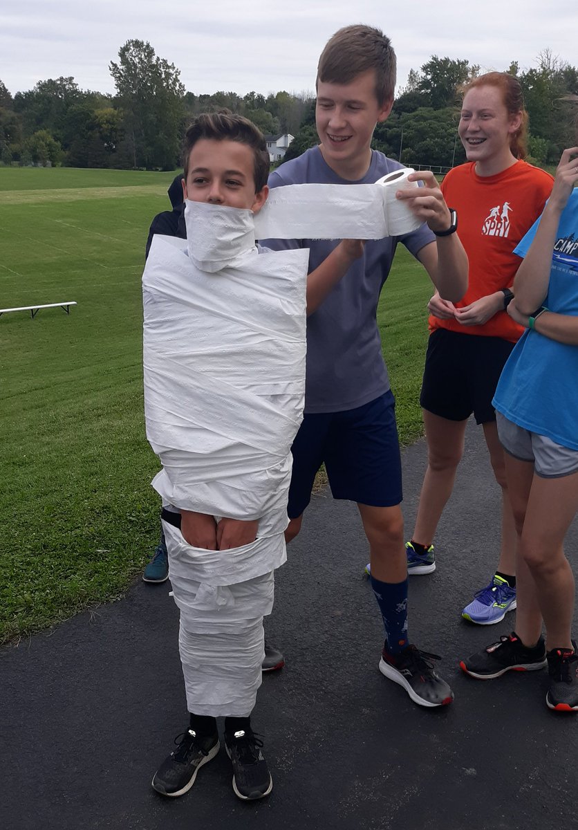 CCCSDxc's tweet photo. The winner of this week's CCXC "Minute To Win It" challenge was the...seniors! The smallest group continutes to win each week. 🥇Last place was the sophomores...mostly because they spent the entire 60 seconds wrapping Kenny's head 😋 #FunFriday #longruntomorrow https://t.co/26MPDL1dYn