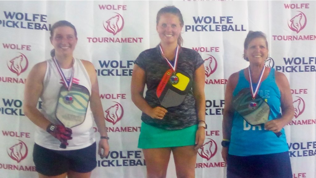 Womens Singles Skill Groups 4.5 &amp; 4.0 winners:
Gold: Lauren Venhaus 
Silver: Kayla Crawford 
Bronze: Debbie Crady
Wolfe St. Louis Tournament 2019 view winners: wolfetournament.com/tournament-201…
#wolfetournament #wolfepickleball #pickleball