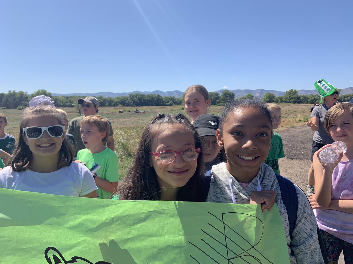 teamGGES's tweet image. 5th graders marching in the Bear Creek Homecoming Parade.  #futurebears #greengablesproud @TeamJeffco @Southern_Gables @COJasonGlass @teamGGES