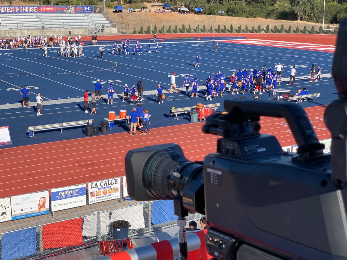 National #19 De La Salle at #22 Folsom LIVE at 7pm on <a href="/accesssac/">Access Sacramento</a>  cable 17 in Sac County, plus streaming at bit.ly/AcSac_17 and <a href="/NFHSNetworkWest/">NFHS Network West</a> bit.ly/NFHS_AcSac <a href="/SacBee_JoeD/">Joe Davidson</a> <a href="/FolsomBulldogFB/">Folsom Football</a> <a href="/dlsfootball17/">De La Salle Football</a> <a href="/GoodyGivinGame/">Goody</a> JV playing now