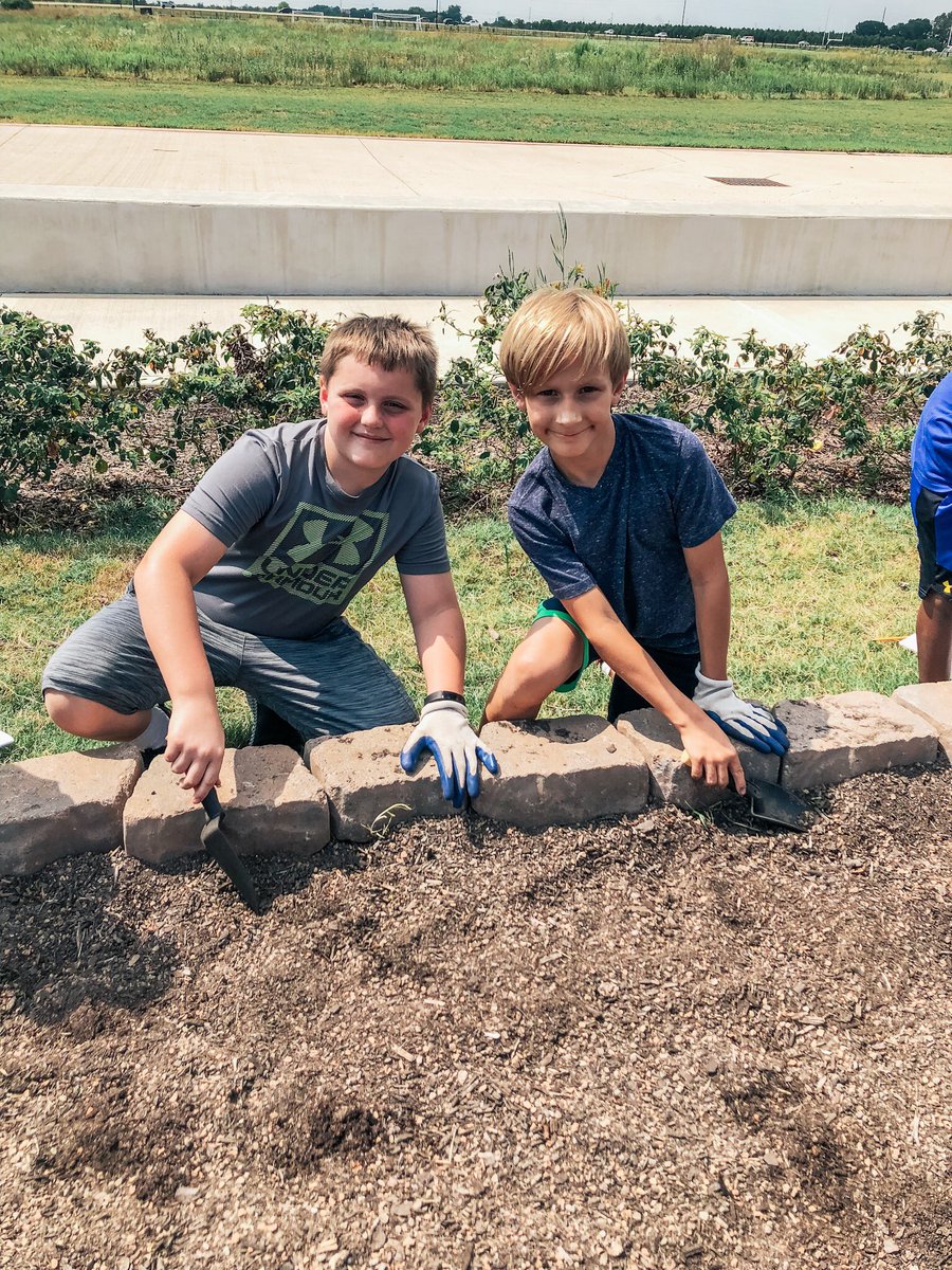 Spending time in the school garden...the perfect way to end a week! #exploreWells <a href="/CFISDWells/">Wells Elementary</a>