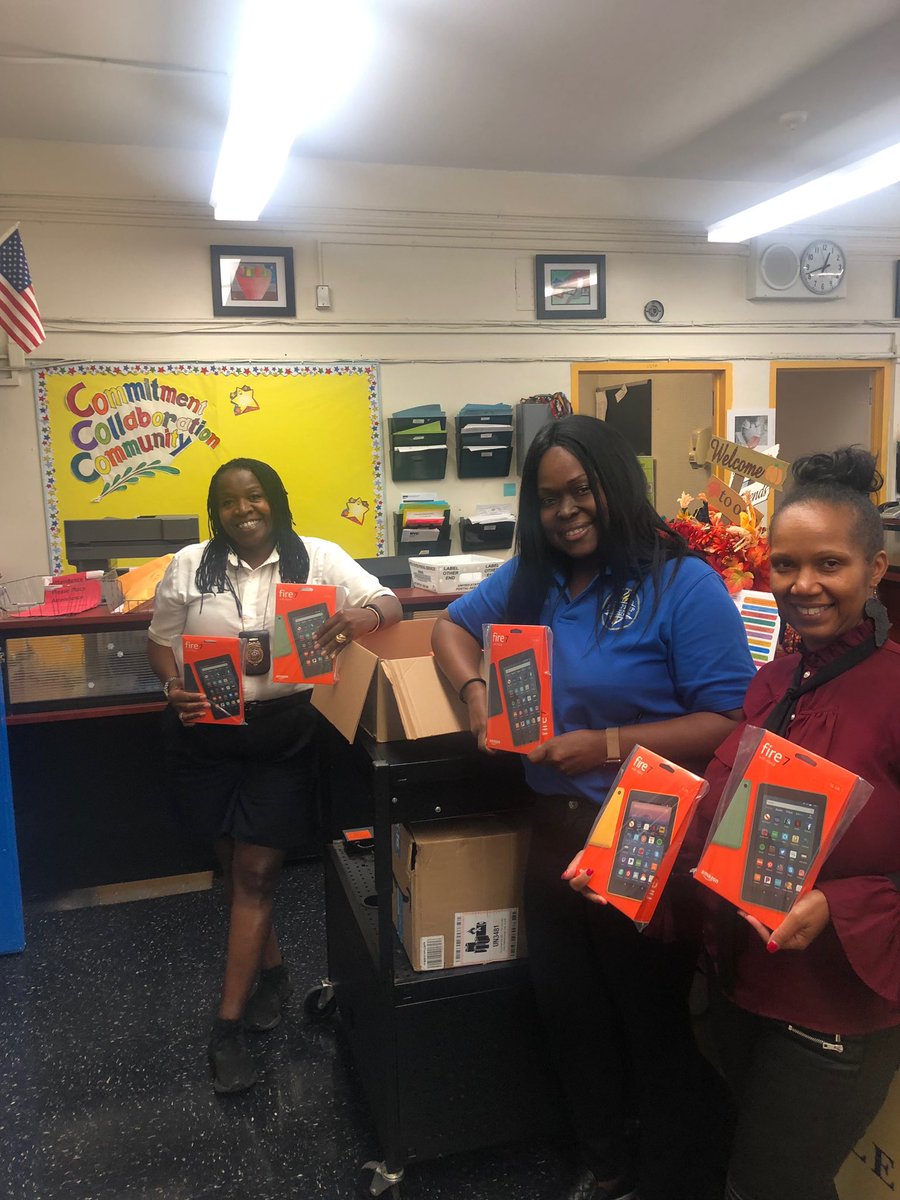 MS8QScholars's tweet photo. Thank you to Ms. Robin Dean, President of Cruises SportBikes Integrated and friends for their donation to our New Prep Scholars!
Shout out to Ms. Coronado, Community Schools Director at New Prep!  
#JourneyingTowardsExcellence #MS8Q 
@SQPABeacon @NYCSchoolsD28 @DOEChancellor https://t.co/KgJP9626Fd