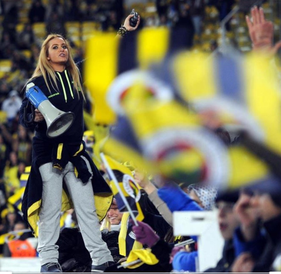 La passione non ha sesso.
<a href="/ultras/">ultras</a> <a href="/donne/">donne</a> <a href="/stadio/">Stadio</a> <a href="/tifodastadio/">Tifo da stadio</a>