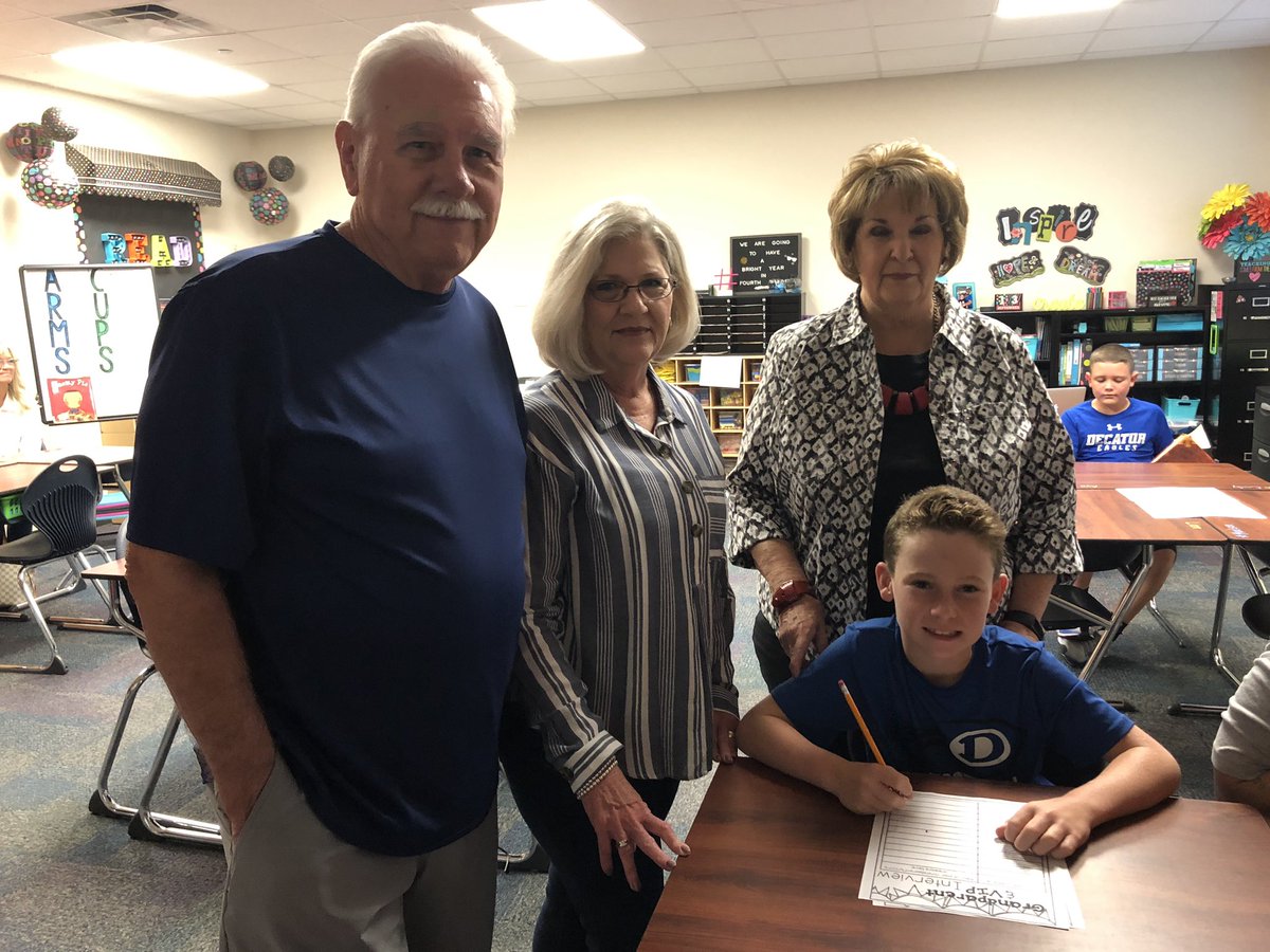 MsFinstad's tweet photo. Grandfriend’s Day fun! #bestatYES @DISDYoung https://t.co/nNJIa3R4VA