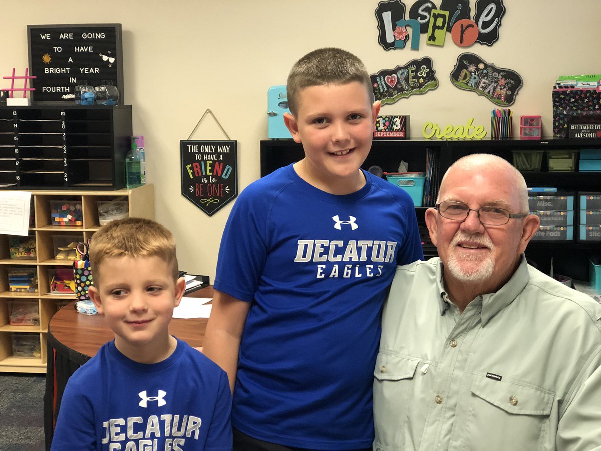 MsFinstad's tweet photo. More Grandfriend’s Day pics. #bestatYES @DISDYoung https://t.co/kjLi2HGSRf