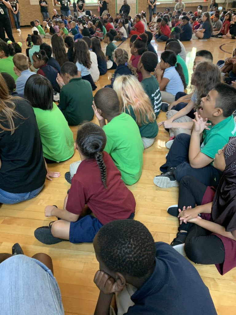 MillsMasters's tweet image. Who’s superstitious on a full moon, Friday the 13th? 🔮 Not my Master Leaders!!! 🌝 #firstassembly #jugband #makingmeproud @FrayserTigers #busyandFUNday #FrayserTigersROAR #WeAreJCPS