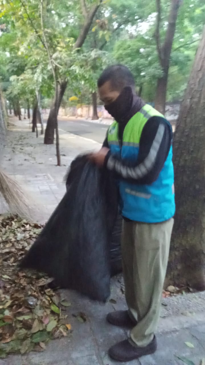 Upt Pengelolaan Sampah Dlhk Pd Kebersihan Bdg On Twitter Selamat Pagi Wargi Bandung Petugas Penyapu Jalan Sedang Membersihkan Sampah Daun Kering Di Beberapa Titik Jalan Kota Bandung Yu Jaga Bersama Bandungnuurang209 Supaya Tetap