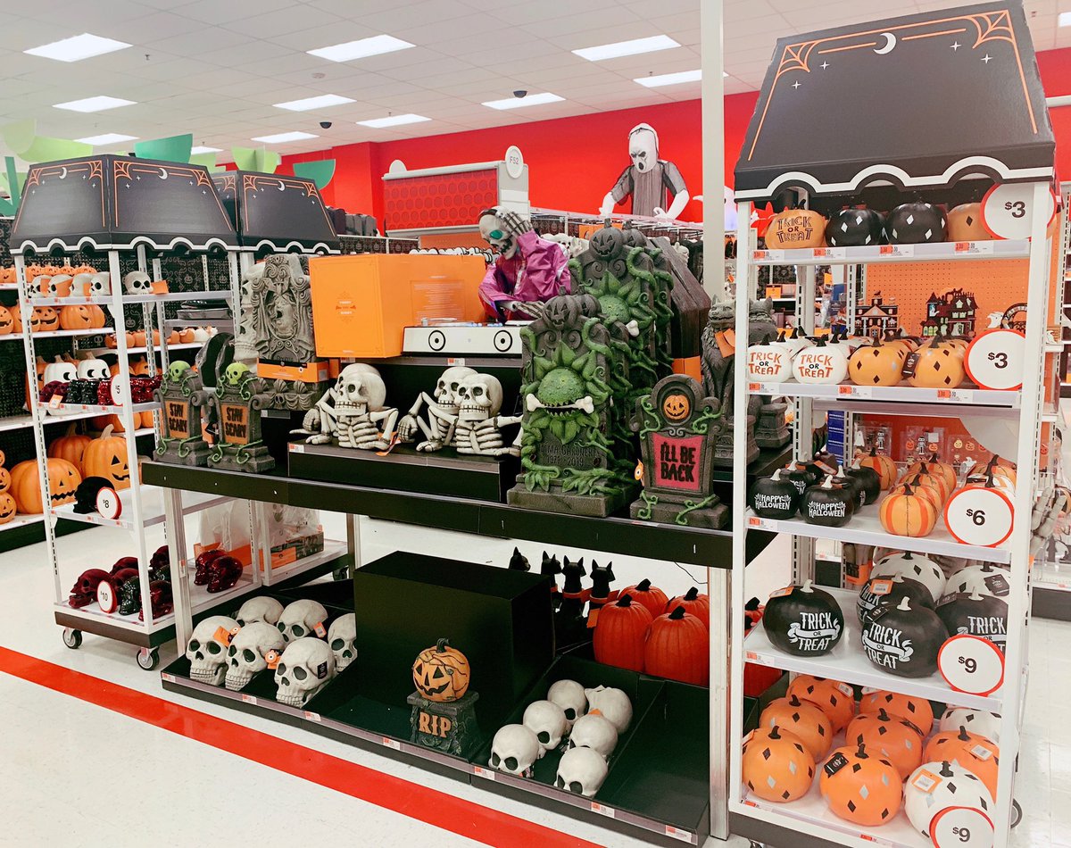 TargetZach's tweet image. Happy Halloween from T-2607! Incredibly proud of the team I had that got to get everything set and pushed within four days! This week was a blast ! 💪 💀🎃👻 #Halloween #Fall #candy #pumpkins #spooky #T2607 @flynn_caitline @mikelucena1 @Puneet_Math @CourtneyT2607
