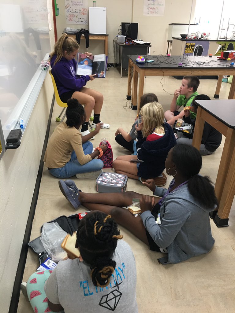 LlmsUil's tweet photo. The @LLMSWorkshop / UIL Academics Leader students had a great day teaching @WISDHardy students some UIL Academics!!  @LLMSLynx #lynxprideisjustified #plantingseeds #uilacademics #theatrekidsdoitall #theatrekidsrock https://t.co/NmCl23Ee2Y