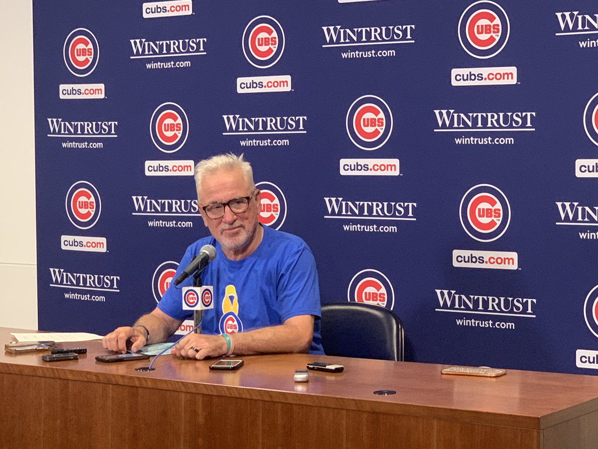 Cubs's tweet photo. We went “gold” for Childhood Cancer Awareness Day. #EverybodyInGOLD #RespectCommunity https://t.co/0y9J4iJQy6