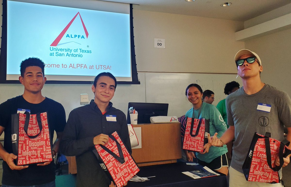ALPFAatUTSA's tweet photo. Tonight's scavenger hunt winners!  Good job ALPFAmilia! https://t.co/xtmv7siB4C