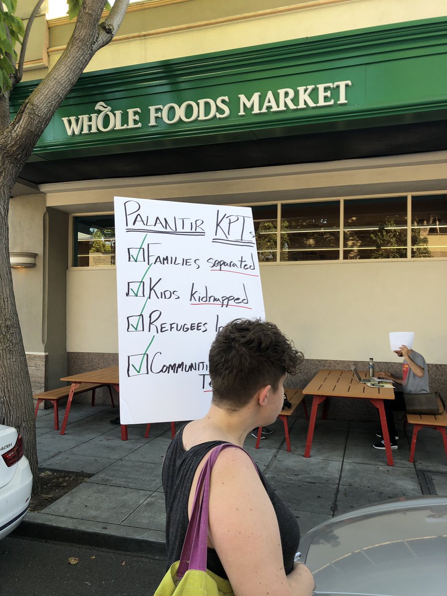 Palantir uses amazon