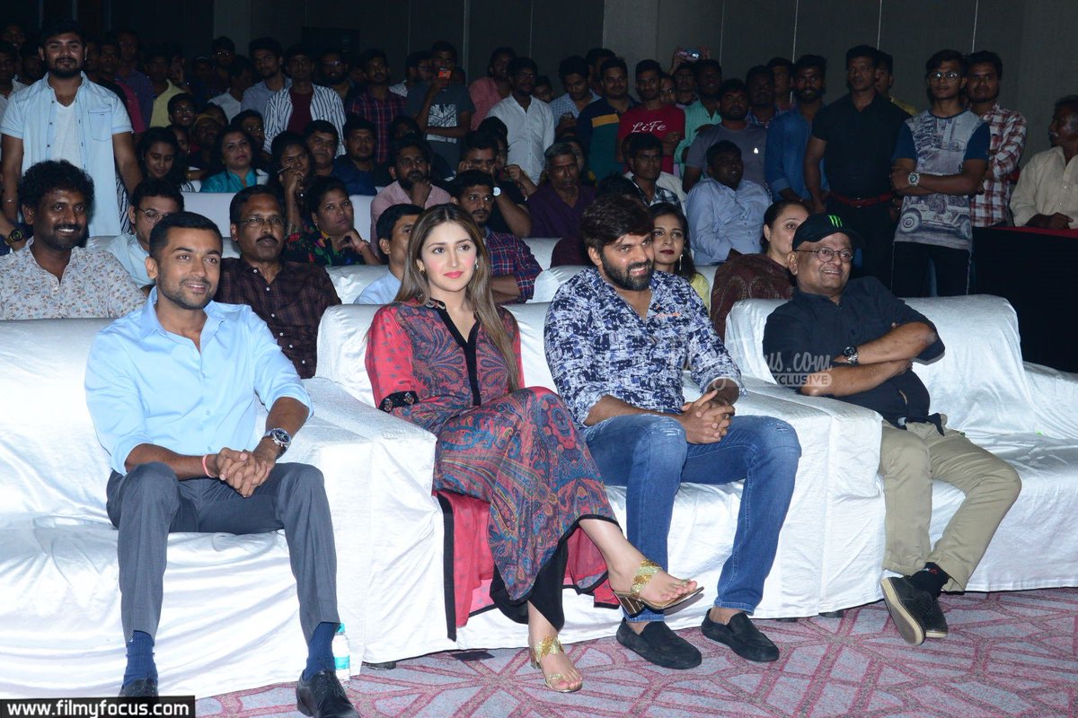 FilmyFocus's tweet photo. Pics from #BandobastPreRelease Event.!

Set : 2 

#6DaysToGoForBandobast  #BandobastFromSep20

@Suriya_offl @anavenkat @Mohanlal @arya_offl @sayyeshaa @bomanirani @thondankani @Jharrisjayaraj @msprabhuDop @editoranthony @KiranDrk @JaniChiragjani @SonyMusicSouth @LycaProduction https://t.co/URsgwRfWTl