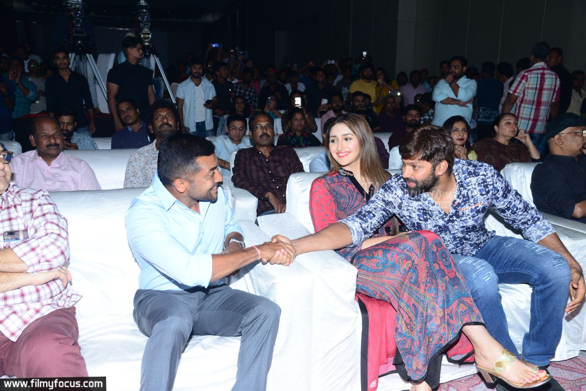 FilmyFocus's tweet photo. Pics from #BandobastPreRelease Event.!

Set : 2 

#6DaysToGoForBandobast  #BandobastFromSep20

@Suriya_offl @anavenkat @Mohanlal @arya_offl @sayyeshaa @bomanirani @thondankani @Jharrisjayaraj @msprabhuDop @editoranthony @KiranDrk @JaniChiragjani @SonyMusicSouth @LycaProduction https://t.co/URsgwRfWTl