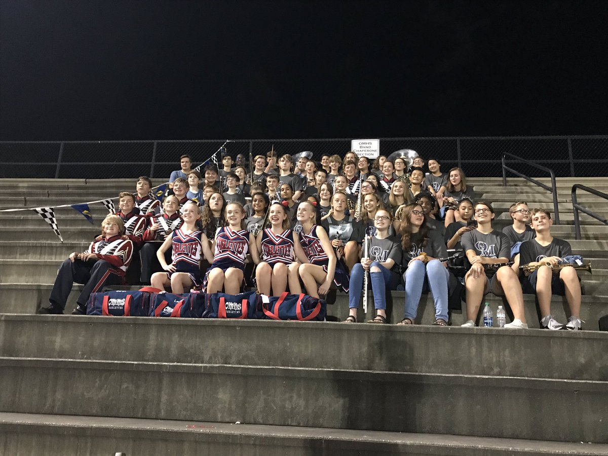 OakMountainBand's tweet photo. We welcomed our 8th graders tonight at Heardmont Park and look forward to having them join us on the field next year. Next week, we travel to Hoover to face the Bucs! #halftime2019 #araceagainsttime I https://t.co/OQAjMeDeBP