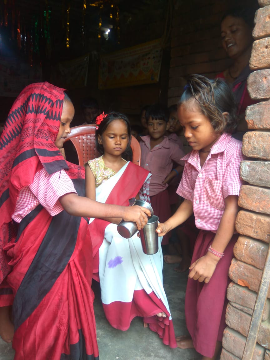 suposhitnalanda's tweet photo. Kids in Aanganwadi are having #albandazole tablets through role play. #Nalanda #Bihar
#PoshanMaah2019 #POSHANAbhiyaan @Sajjan95 @smritiirani @POSHAN_Official @dmnalanda @NITIAayog https://t.co/NQrDZOKxPR