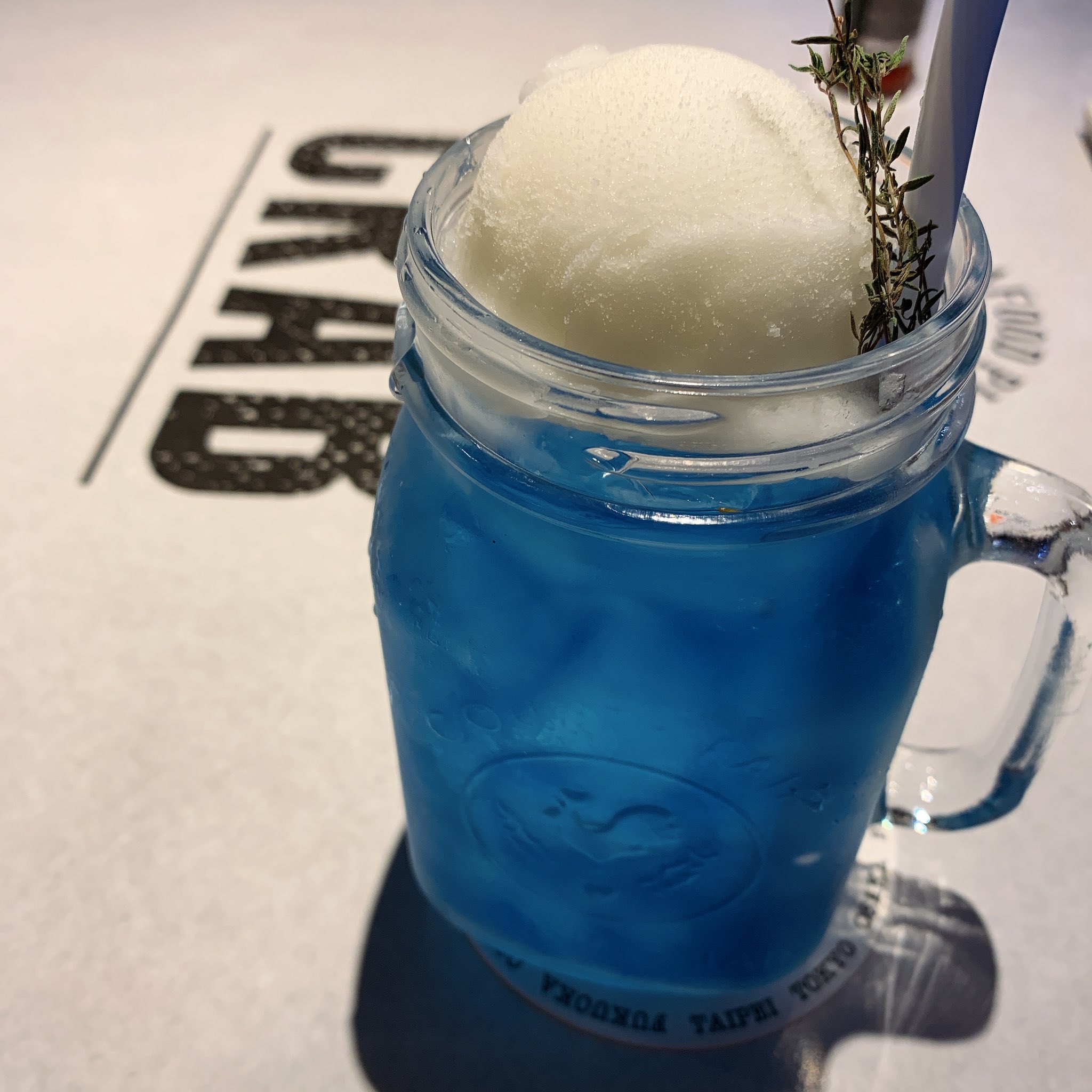 Twitter 上的 ぼへ 8 28モ2a 飲み物もオシャレ アイス溶かしながら飲むと青いのが紫になるよ オシャレ T Co Veu7wtlhqn Twitter