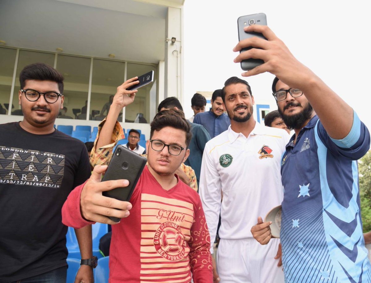 khelshel's tweet photo. .@REALanwarali meeting his fans at UBL Ground, Karachi 😍
#SINvBAL #Cricket #Pakistan #Karachi #Lahore #AnwarAli #QeA19 #UBLGround https://t.co/k7ZfUrJ3Ph