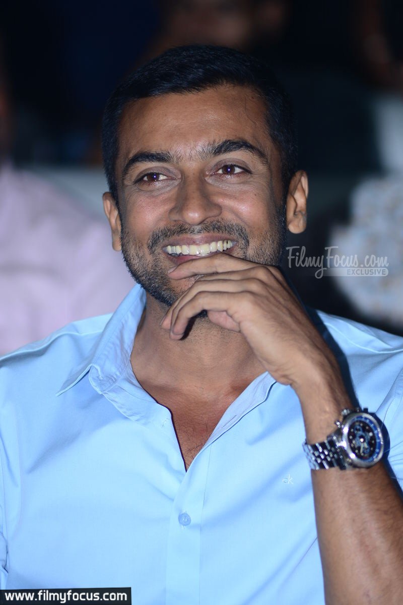 FilmyFocus's tweet photo. Suriya at #BandobastPreRelease Event.!

#6DaysToGoForBandobast  #BandobastFromSep20

@Suriya_offl @anavenkat @Mohanlal @arya_offl @sayyeshaa @bomanirani @thondankani @Jharrisjayaraj @msprabhuDop @editoranthony @KiranDrk @JaniChiragjani @SonyMusicSouth @LycaProduction https://t.co/y6G0LFBbD4