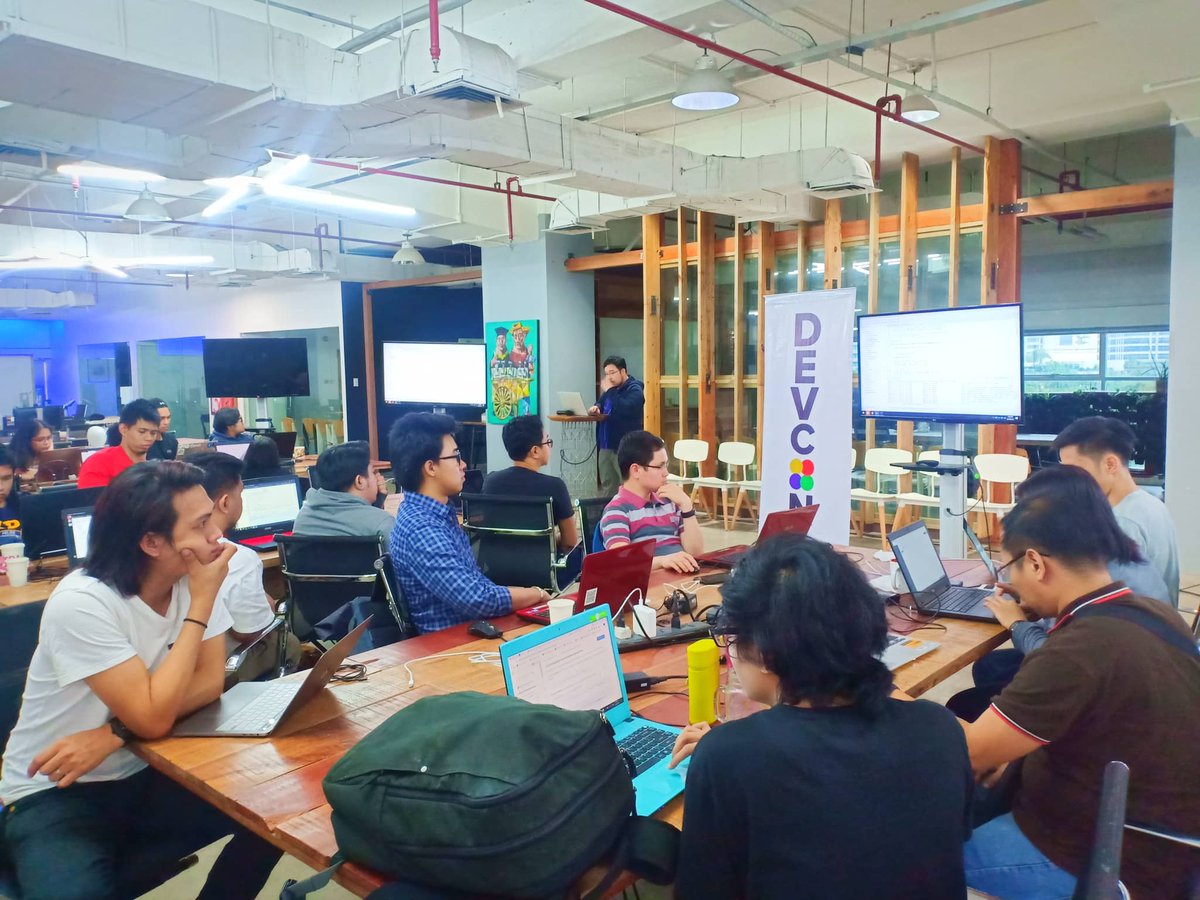 DEVCONPH's tweet image. Participants are eager to win the challenges set up by Sir Carlo Ledesma for #DevConYear10 #DevConPH
#JavaCodeCampPro
