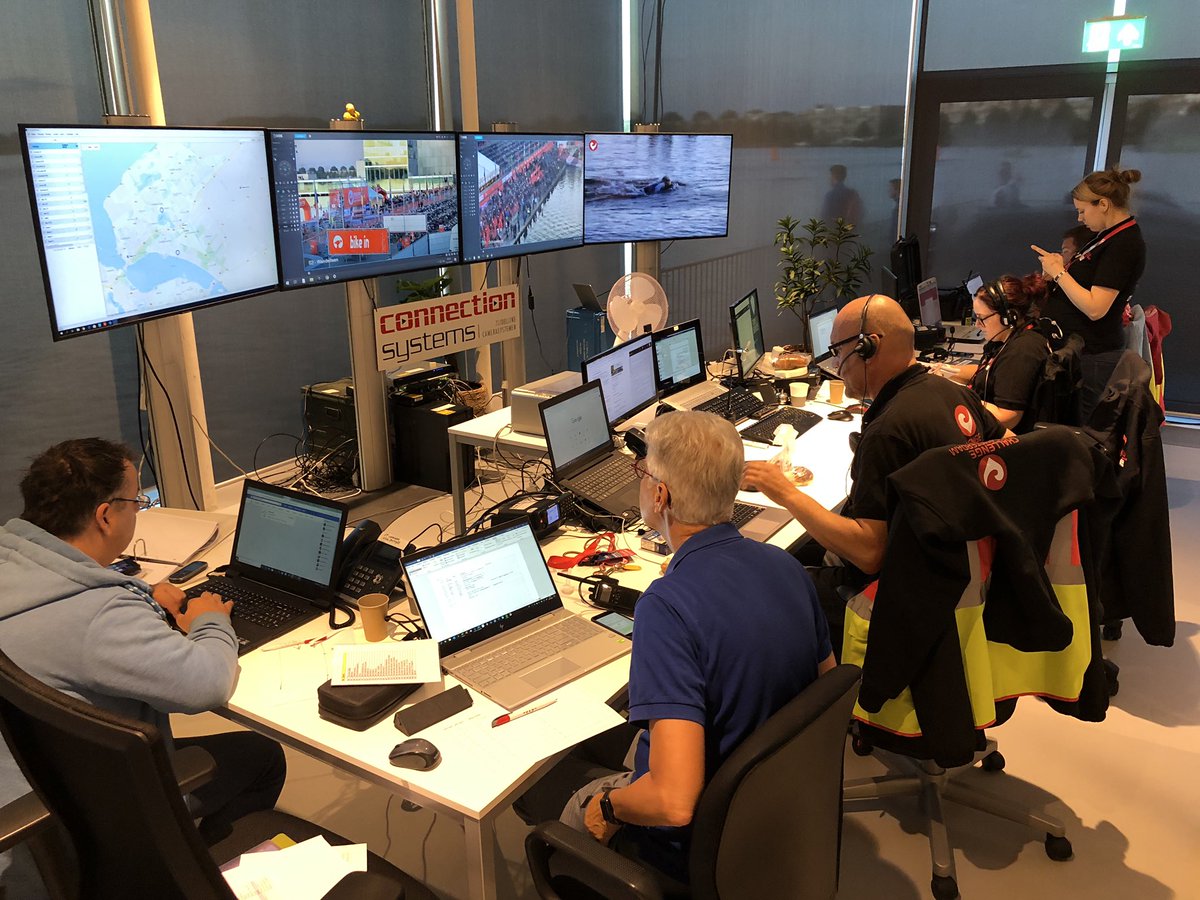 De eerste atleten zijn al op het fietsparcours, Middle Distance gaat nu van start! Event Control compleet bezet! 
#CCA19 #ChallengeFamily #ETUtriathlon #TripleFSec #almere #rsrental #rscomm #cameratoezicht #evenementenveiligheid #ConnectionSystems #GPSBuddy
