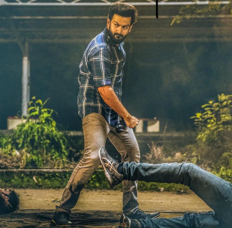 BoxMalayalam's tweet photo. #17YearsOfPrithvism
Prithviraj Sukumaran | #TheGameChangerOfMollywood ❤️🔥💪 @PrithviOfficial 

17 Years • 4 Languages • 105 Films | Actor • Director • Producer • Singer • Distributor • https://t.co/uuw5o68X2X