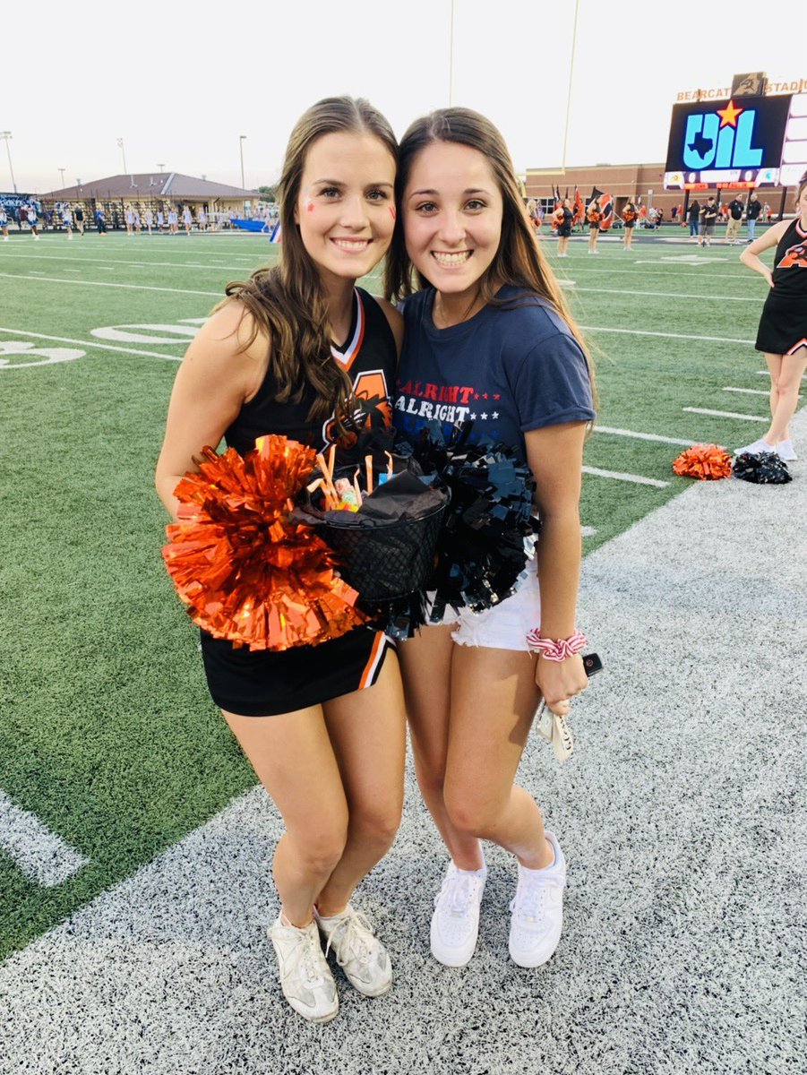 aledostuco's tweet photo. Friday Night Lights! 🧡🖤🐾@BearcatsofAledo https://t.co/8kquWUZb8q