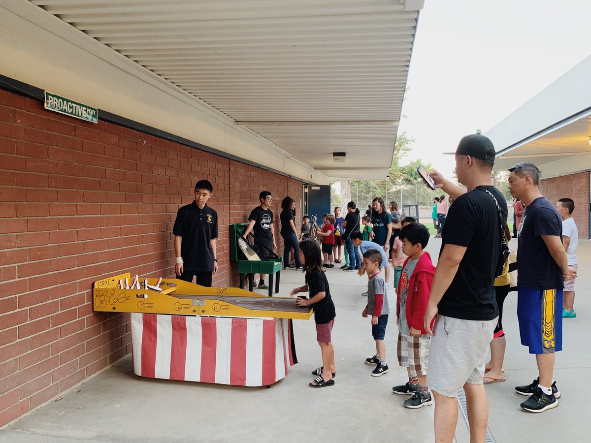 Parents and kids gather together for games and activities at Baldwin Stocker Elementary School. With the help of Kare4Kids and National Honors Society, kids and parents are all having a great time. @ArcadiaUnified #ausdDCI #ImagineInquireInspire