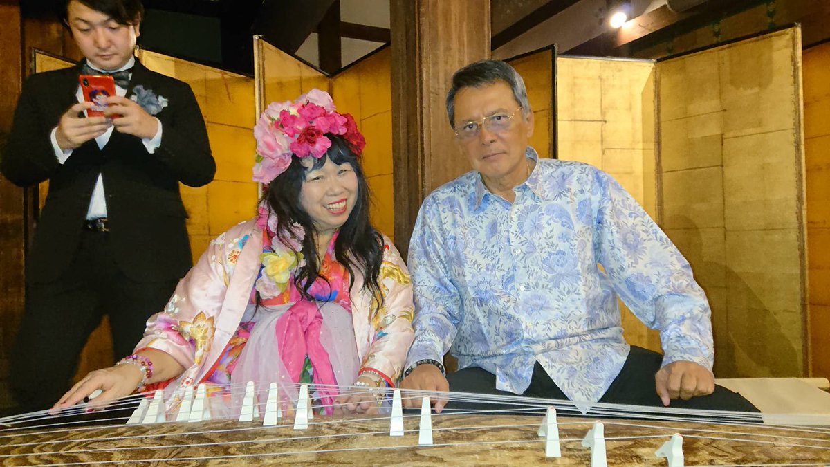 竹垣悟 昨夜は中秋の名月 篠原武志総務部長と 京都 泉涌寺にて まほろば薫先生主催の 観月の宴 に参加した 若野康玄会長や 向井康治会長たちと一緒に 幻想的な宴を楽しんだ