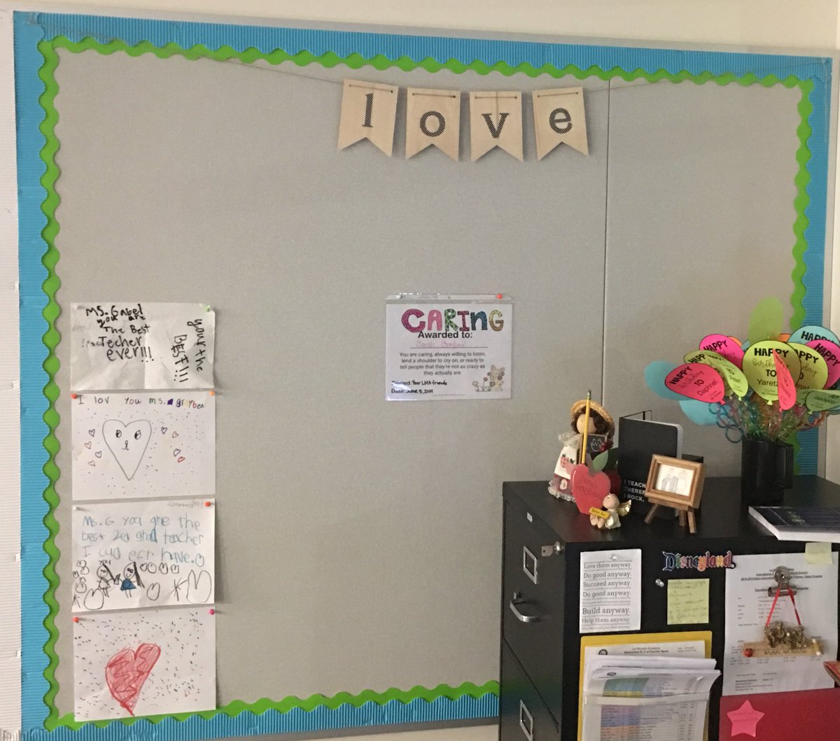 The Wall of Love has begun😊👏🏻❤️!@LMA_SMUSD #lovemystudents #loveiseverything