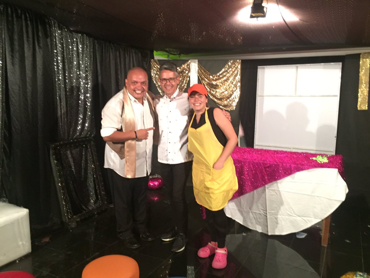 pmalpica's tweet photo. Hay que apoyar el #Teatro y más esta propuesta del #MicroTeatro en #UrbanCuple, hoy disfrute de tres de estas obras recomendables 100% para reír hasta más no poder con #CDLM #ModoTioOrgulloso de mi sobrina Alejandra Lungavite y @cclamascara, luego #Secretaria y #SopadeCaracol https://t.co/wjyqOQ89B1