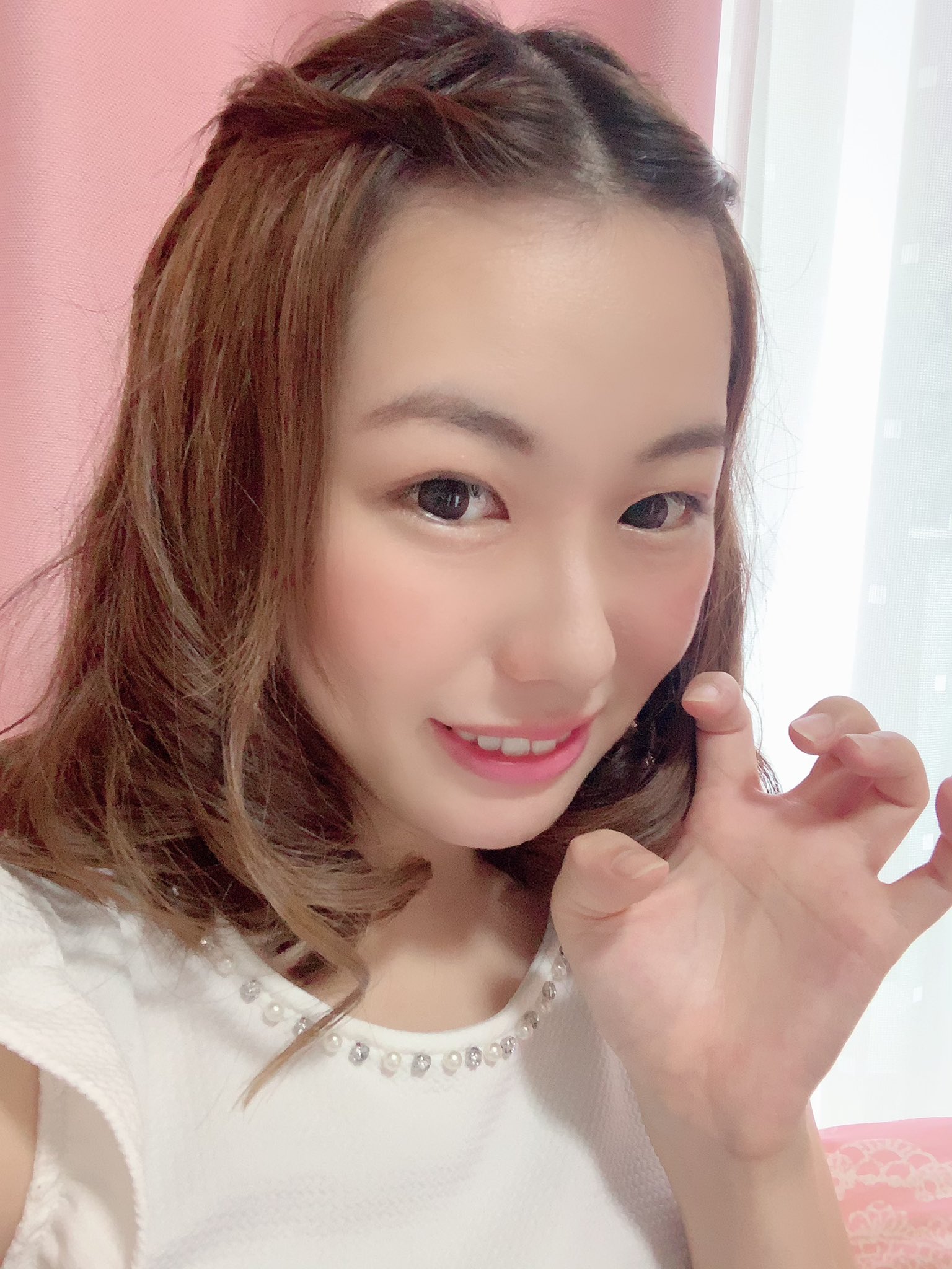 新宅 ゆめ 柚萌 En Twitter ま 前髪を上げてみなさい 明るく見えるから っていわれて 挑戦 こんな髪型 した事なくて これで外歩くのちょっとだけドキドキ不安だけど めっちゃデコ広いな笑 天才の証だなっ T Co Cj8fgjopfd Twitter