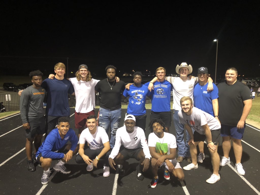 StevenCarroll77's tweet photo. A bunch of #OriginalGoons watching the #2019Goons At the #UnityBowl tonight in #GoonvilleTX  #NorthSide #OG #LetsGoooo https://t.co/YosxZijsAd
