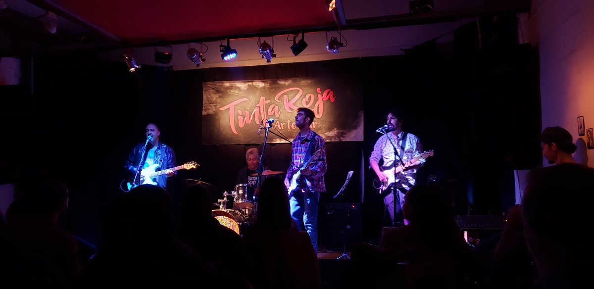 cristalturismo1's tweet photo. Qué suena en la #Comarca?
Nace otro hito en #ElBolson!
Hoy #LoBitle ! Las mejores #bandas! Como siempre en Tinta Roja. Arte Bar!🎶🎵🎸🎤🥁 #Viernes
#ComarcaAndina
#CorredorDeLosAndes #todoelaño
#rock #musica #cosasricas #cervezaartesanal
#tulugarenelmundo #temporadamaslarga https://t.co/AQpCOXQGwk