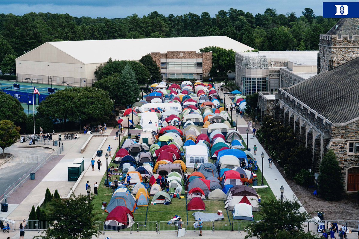 DukeMBB's tweet photo. Probably not gonna find 1,700 grad students camping out for basketball tix in September anywhere else 🤷‍♂️ 

😈🙌⛺️⛺️⛺️⛺️🙌😈 https://t.co/Bh5lTQgRrI