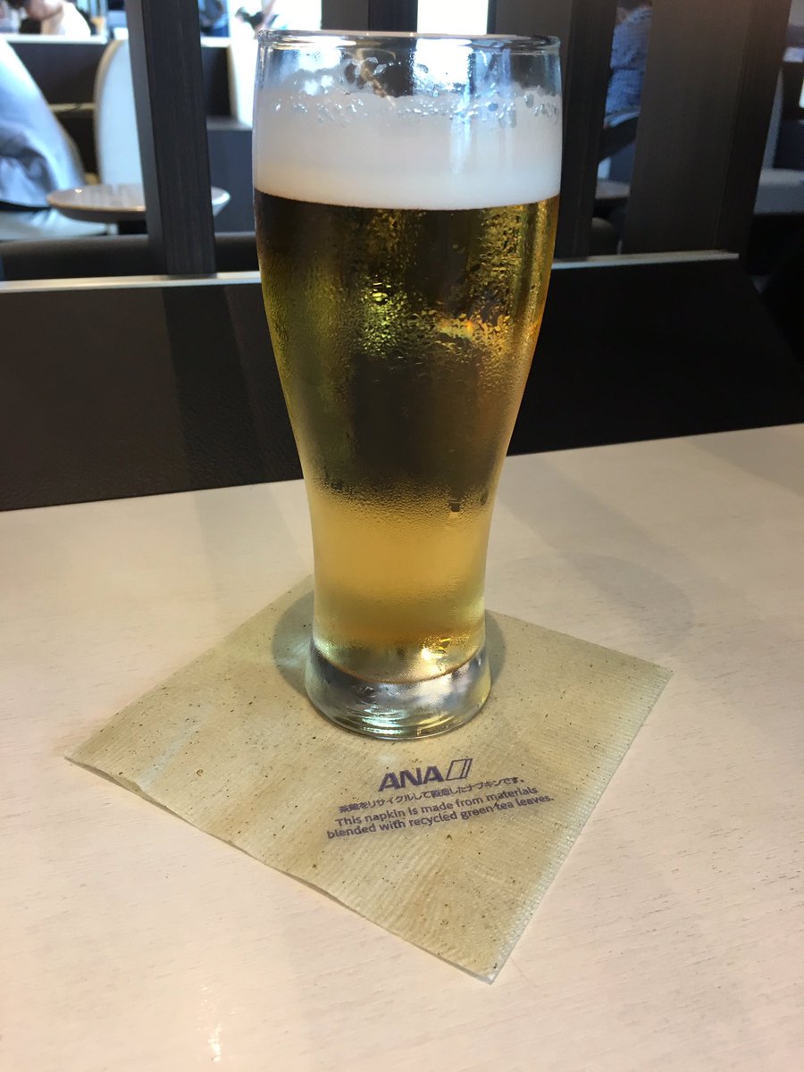 ana_tabi_bit's tweet photo. 一旦羽田空港。
本日はTAK→HND→KOJと修行僧フライト✈️
この後運転しないからビールが飲める🍺 https://t.co/kQGs8sprcc