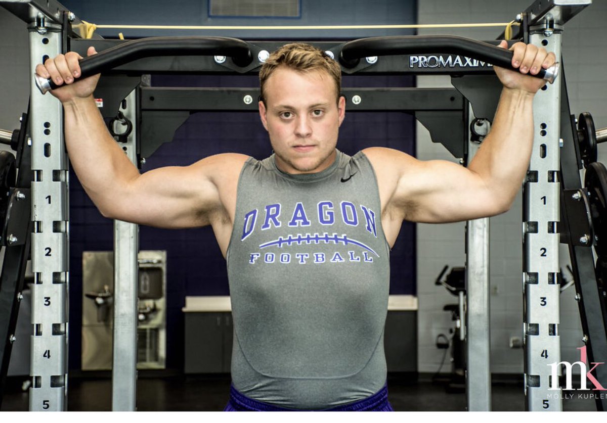 sportsinkansas's tweet image. Shay Mahnken, one of the strongest players in KS, really shining at fullback tonight for Pittsburg HS w/ 206 yards (4 TD) on 14 carries. One way starter last year on defensive line. Pittsburg found a major weapon in the backfield. State powererlifting champ is a stud.