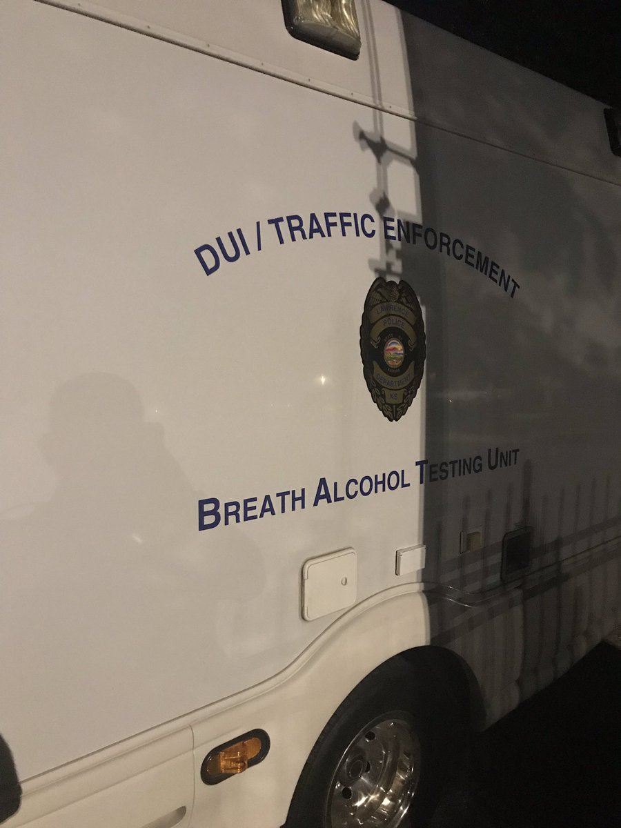LawrenceKS_PD's tweet photo. Jayhawks get the dub but anyone finishing the night in this van gonna hold an L #BatVan #DriveSober #ifthisvansarockinsomeonegotadui https://t.co/hlnrt6MPId