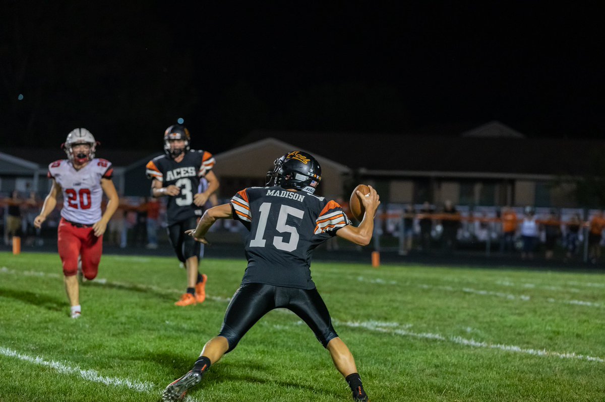 ScottIles's tweet image. @MillerJayse @acesfootball23 #hellmary @CoachDaulton @amandaathletics @BradMorris83 @Matt_EGphoto #scottilesphotography