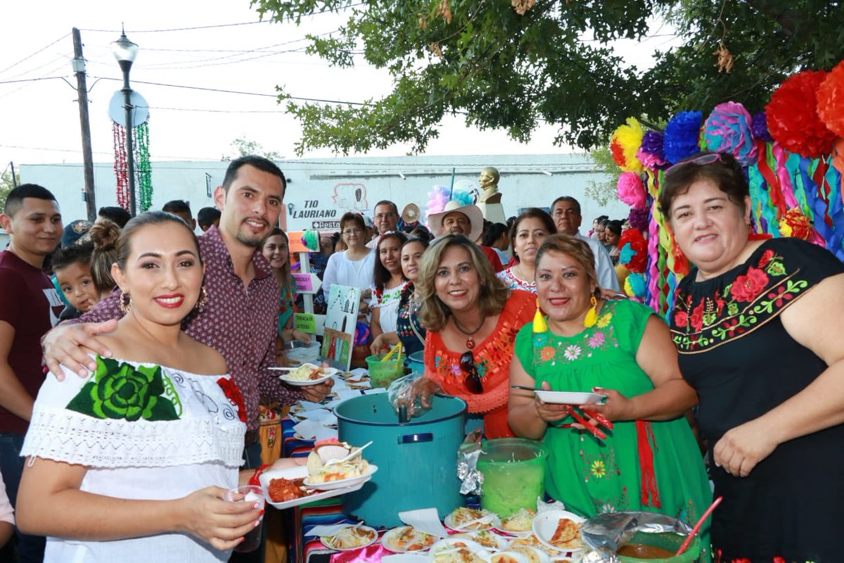Zenon_Velazquez's tweet photo. Cientos de navenses se dieron cita para vivir las #FiestasPatrias2019 con la #NocheMexicana en la que disfrutaron de platillos típicos mexicanos y de la música del grupo #Voltaje.
#SigueLoBuenoParaNava https://t.co/EMFY4apZJO