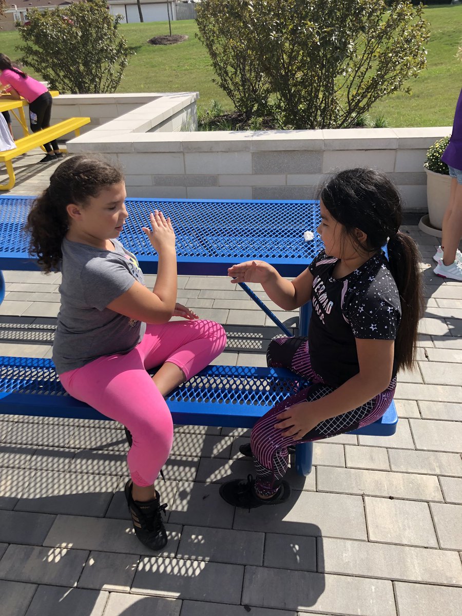 Mrs_Skrobin's tweet photo. We loved meeting our 5th grade buddies today and creating special handshakes! @mrs_knor #lane126 #weare126 https://t.co/OhPH1cvSk3