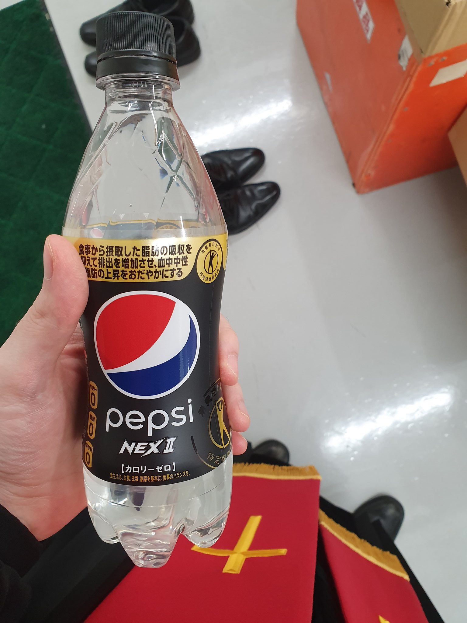 ⛩ Ryo Saeba ⛩ on Twitter: "Le nouveau Pepsi : Pepsi Nex II avec un beau  combo : 0 calories, 0 conservateurs, 0 bicarbonate, transparent et qui fait  maigrir en brûlant les graisses 😂 https://t.co/5zktafEWoT" / Twitter